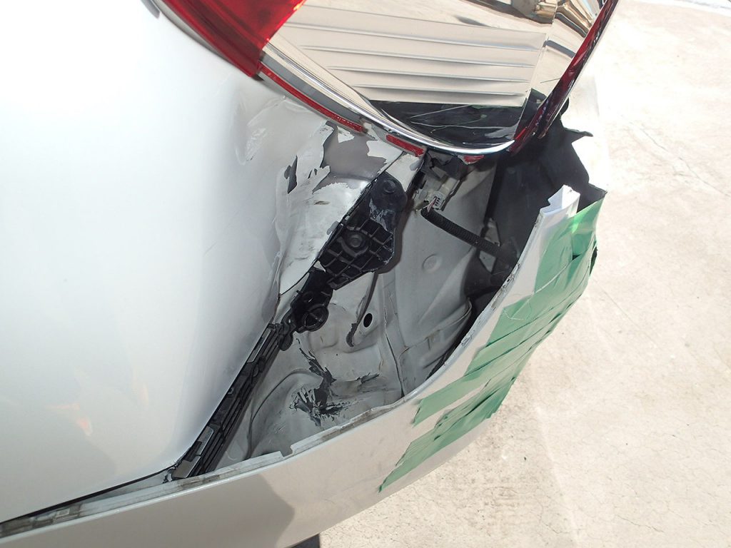 『これ板金ですか？？？』マークＸ　リヤバンパー交換、左リヤフェンダー板金塗装、左テールライト交換の写真