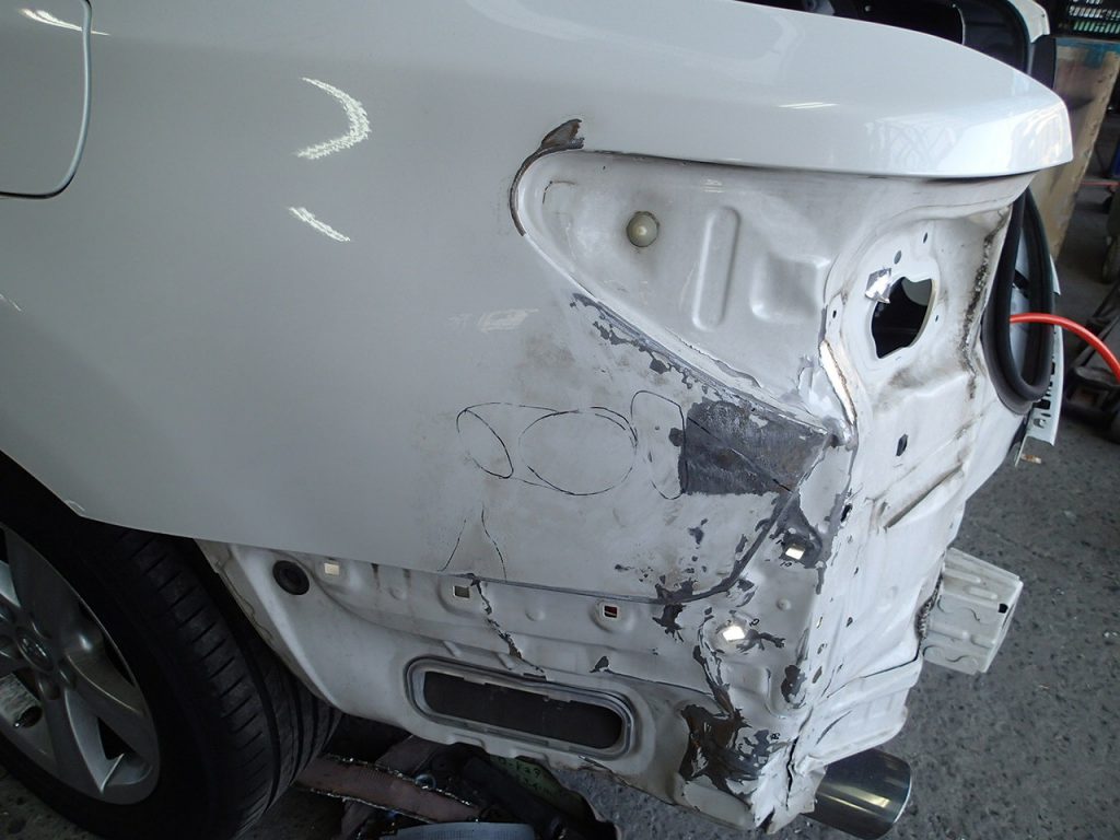 『これ板金ですか？？？』マークＸ　リヤバンパー交換、左リヤフェンダー板金塗装、左テールライト交換の写真
