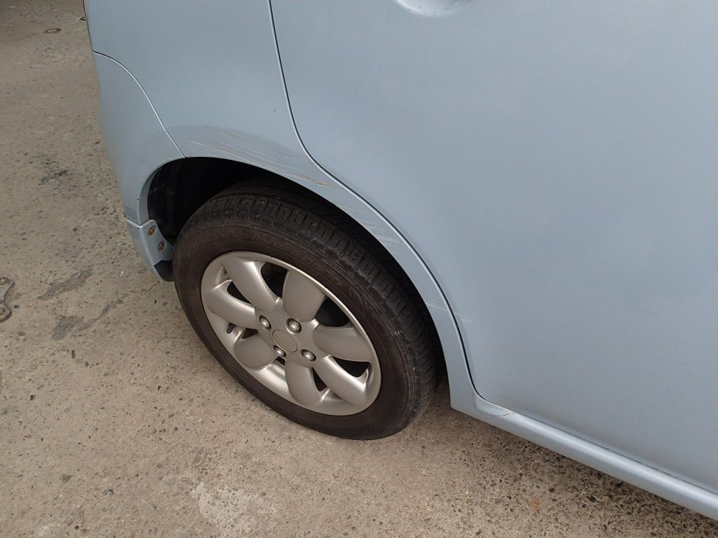 アルトラパン右リヤドア～リヤバンパー板金・塗装の写真