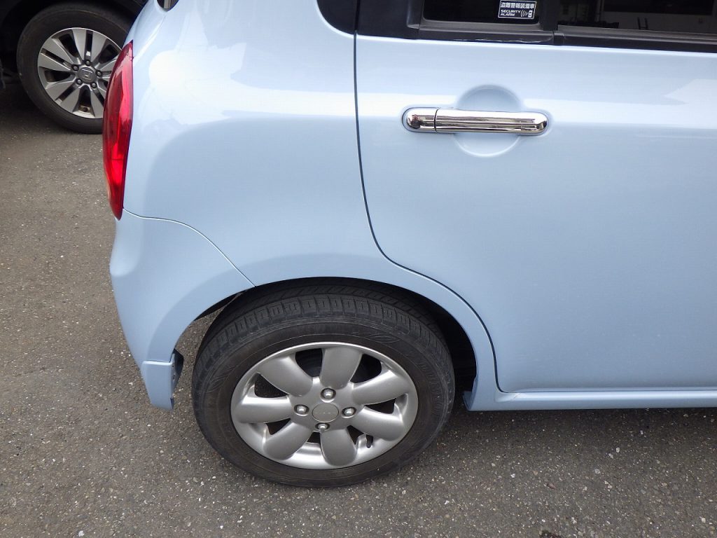 アルトラパン右リヤドア～リヤバンパー板金・塗装の写真