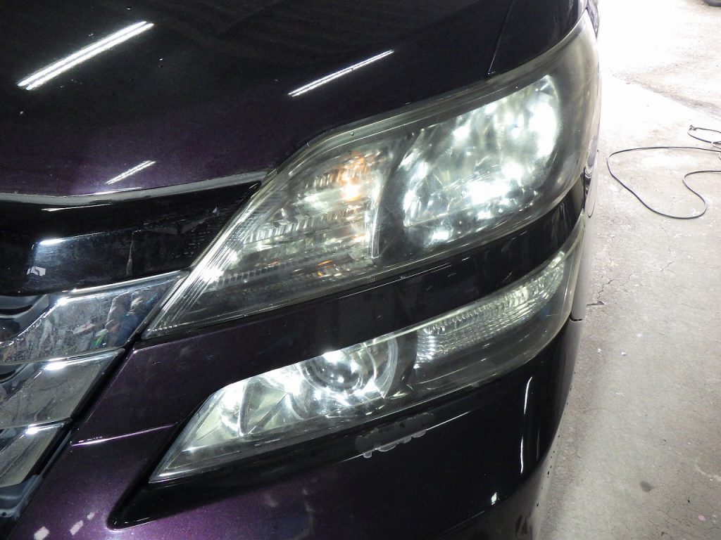 ヴェルファイア　ヘッドライトコート　黄ばみ除去の写真