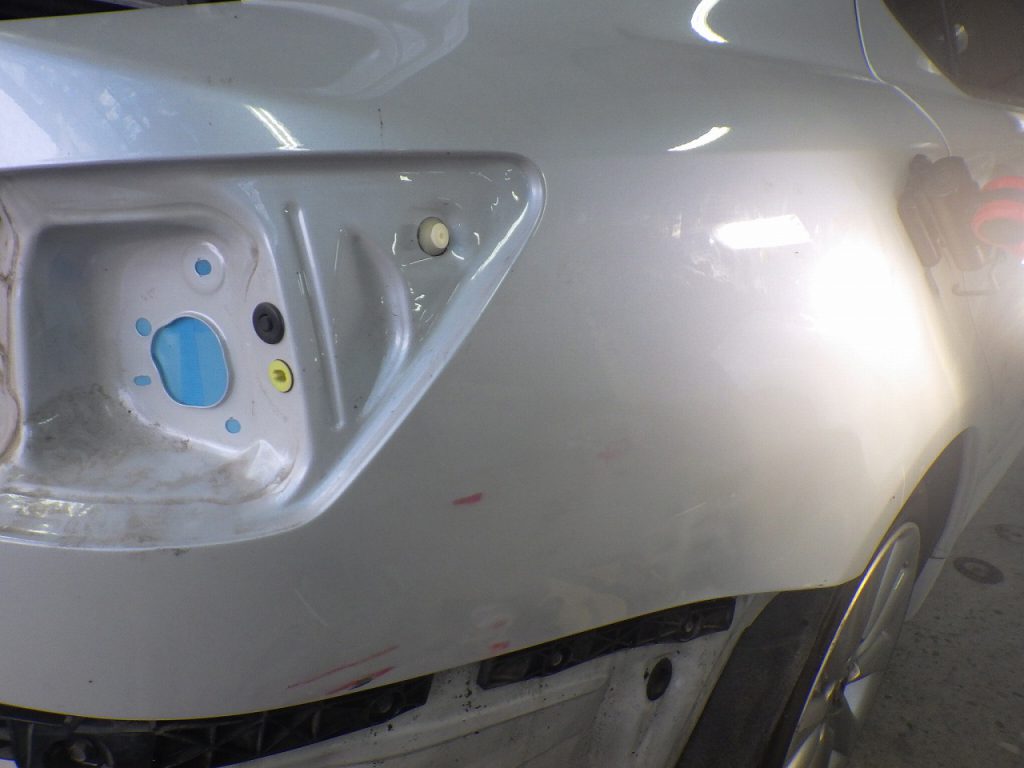 レクサスＩＳ　右リヤフェンダー・リヤバンパー修理塗装の写真