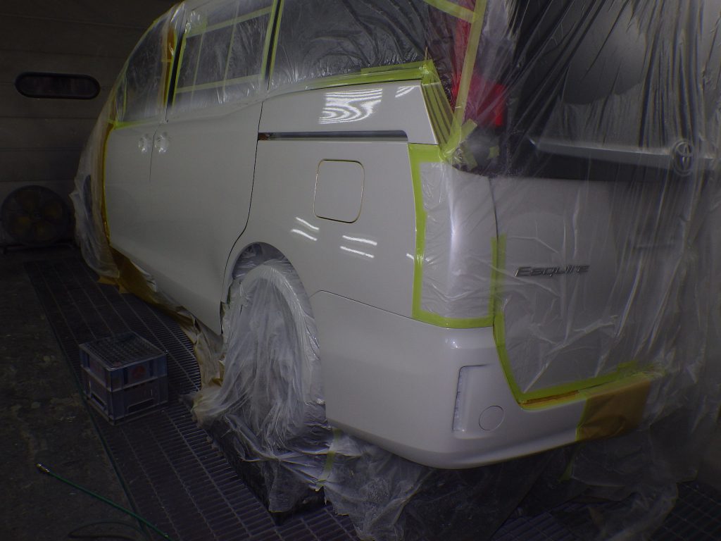 エスクァイア　左スライドドア交換・リヤバンパー修理塗装の写真